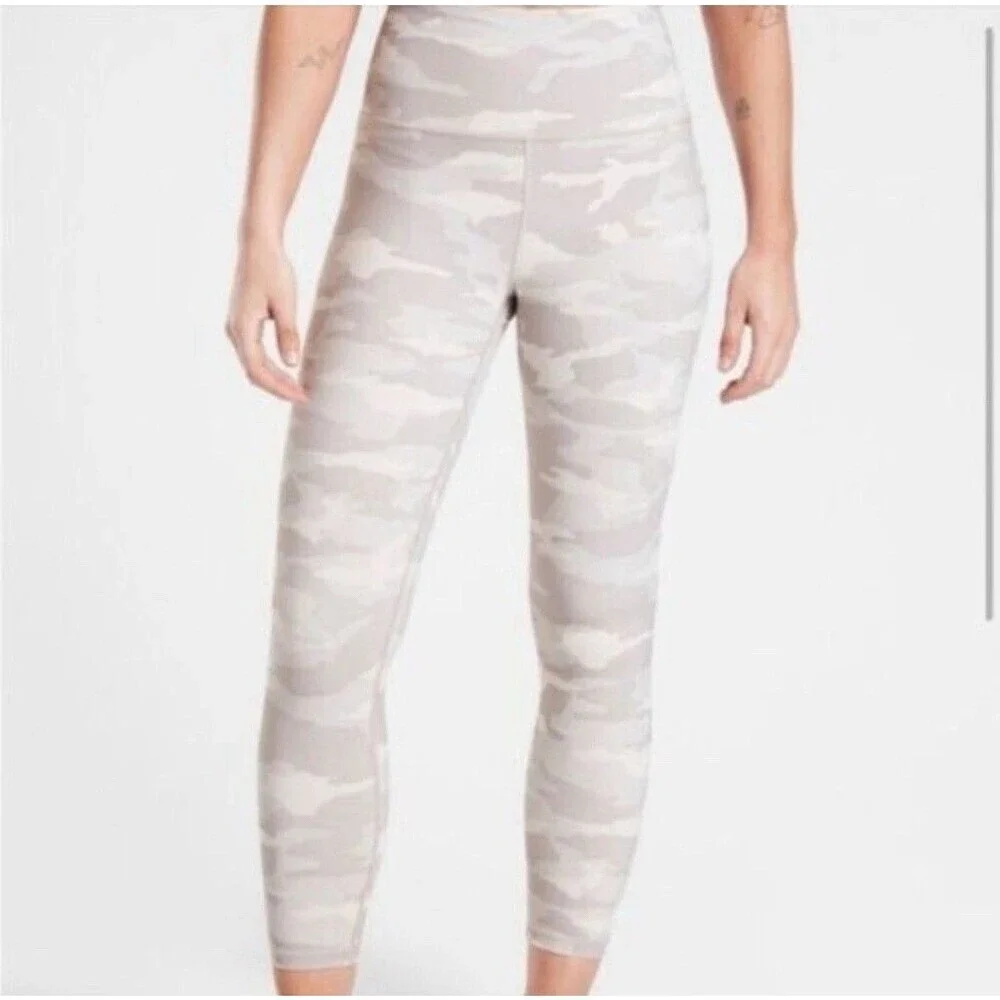 ATHLETA Elation Camo 7/8 High Waisted Compression Leggings Size XS NWOT - Picture 1 of 6